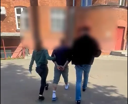 Zatrzymanie oszusta przez policjantów z Czarnego Dunajca