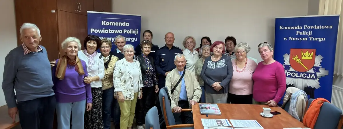 Debata na temat oszustw „na legendę” z udziałem seniorów i policjantów