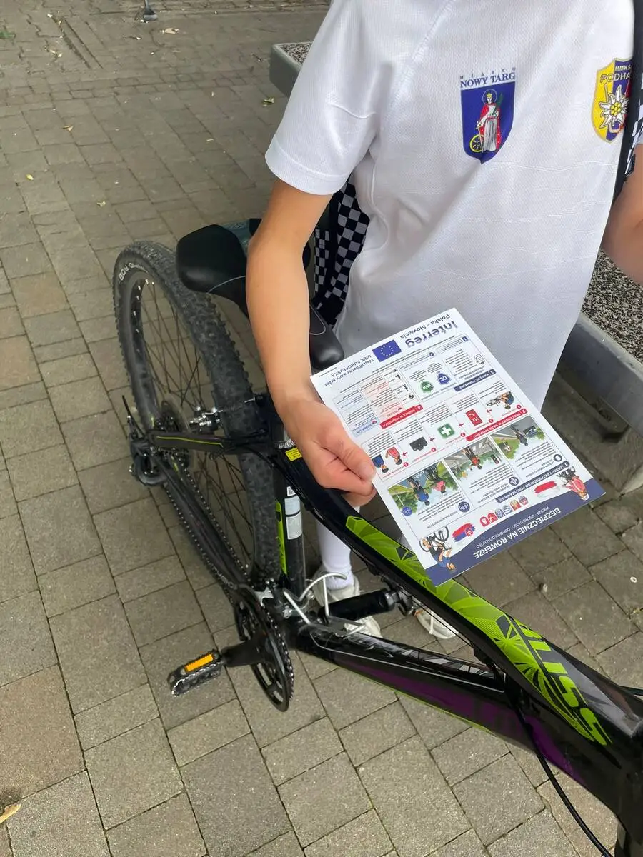 Patrole rowerowe policji na trasach rekreacyjnych w powiecie nowotarskim