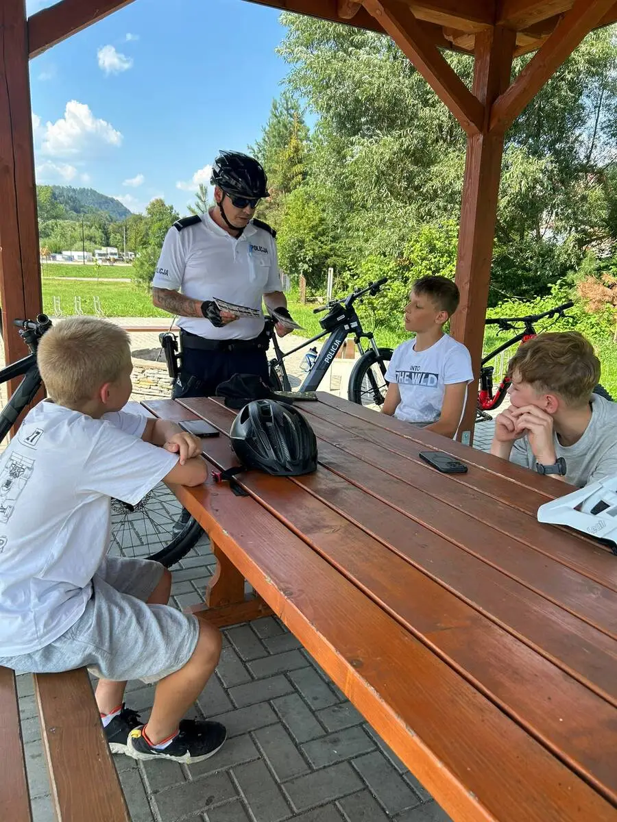 Policyjny patrol rowerowy w Szczawnicy 30 lipca