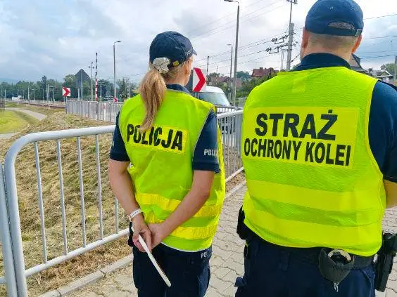 Wspólne działania Policji i Straży Ochrony Kolei w Chabówce