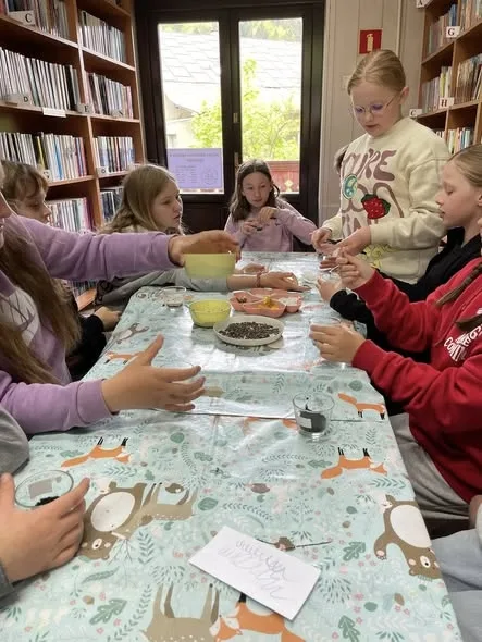 Edukacyjne warsztaty „Leśne Opowieści” w bibliotece